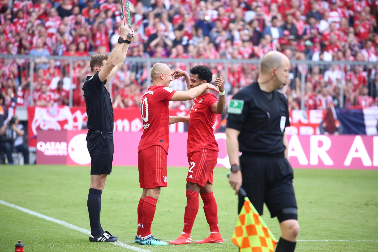 Không lâu sau đó là sự xuất hiện của Robben robben và ribery, robben và ribery chia tay bayern, robben, ribery, bayern, robbery, bayern vô địch, bayern munich