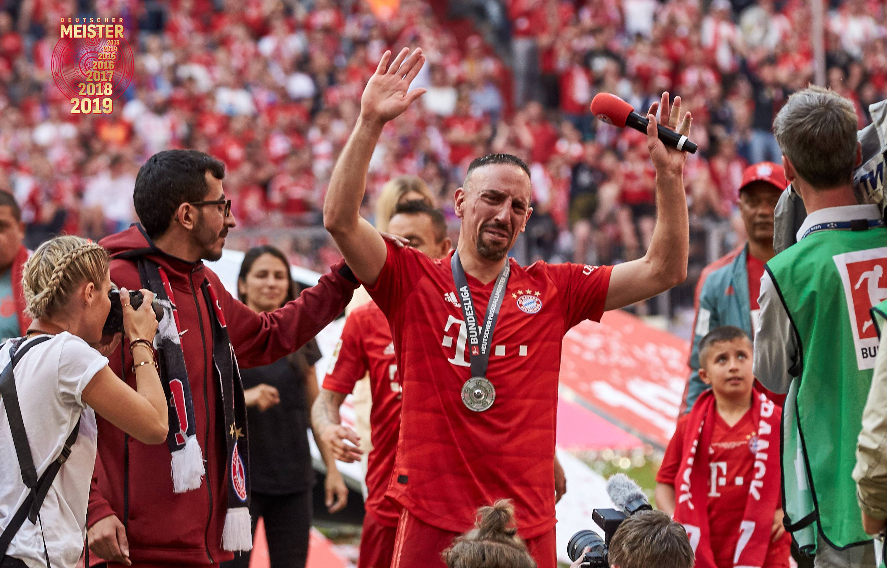 'Gã mặt sẹo' đã không kìm được nước mắt khi nói lời chia tay robben và ribery, robben và ribery chia tay bayern, robben, ribery, bayern, robbery, bayern vô địch, bayern munich