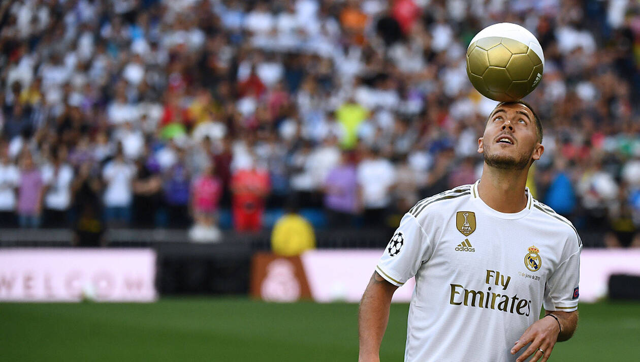 Hazard thực hiện những màn biểu diễn đầu tiên tại Bernabeu hazard, real madrid, hazard ra mắt real, chelsea, hazard hôn logo real, chuyển nhượng, bom tấn hè