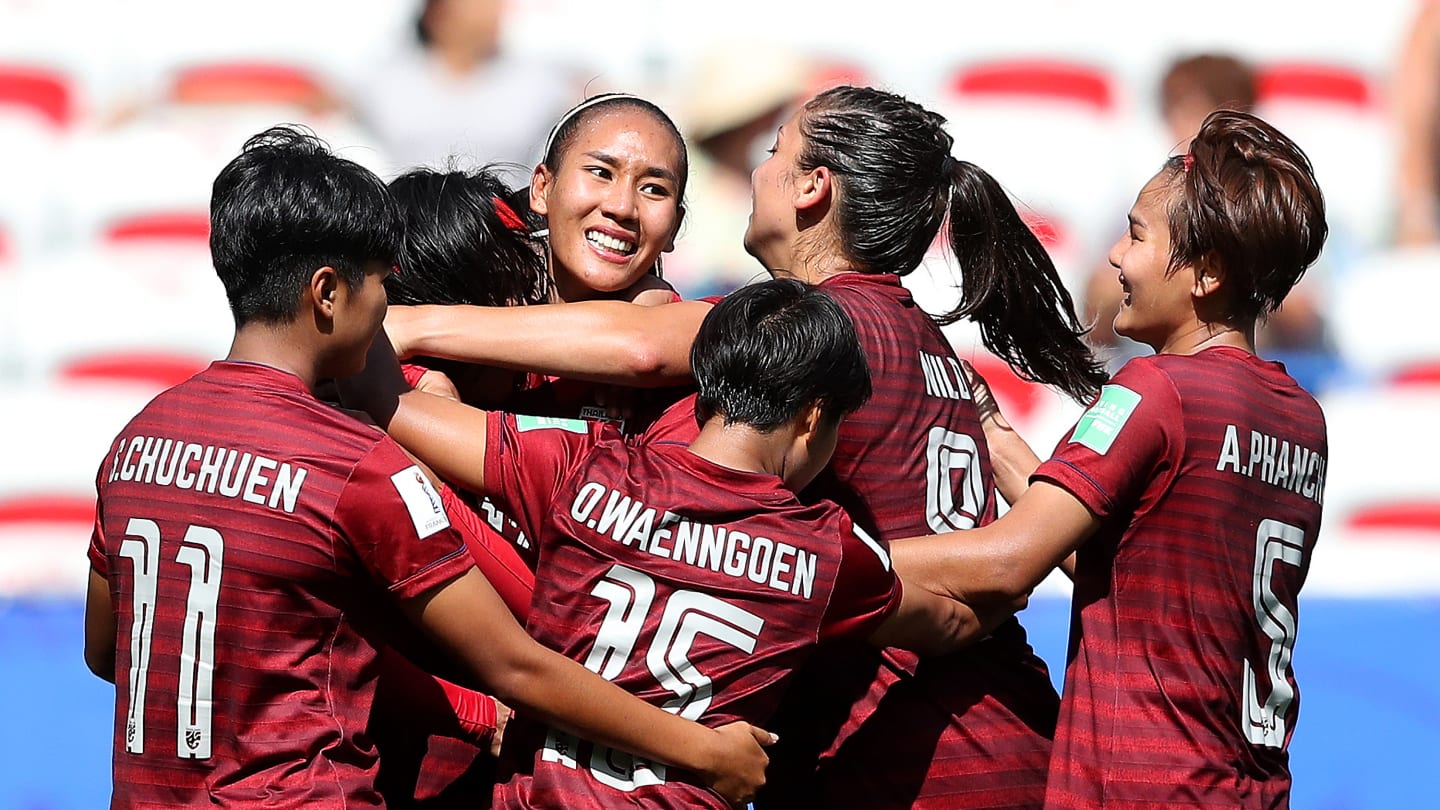 Các cô gái Thái Lan xứng đáng được khen ngợi thái lan, cđv thái lan, thái lan bị loại, world cup nữ, thái lan thua, nữ thái lan, thái lan vs thụy điển