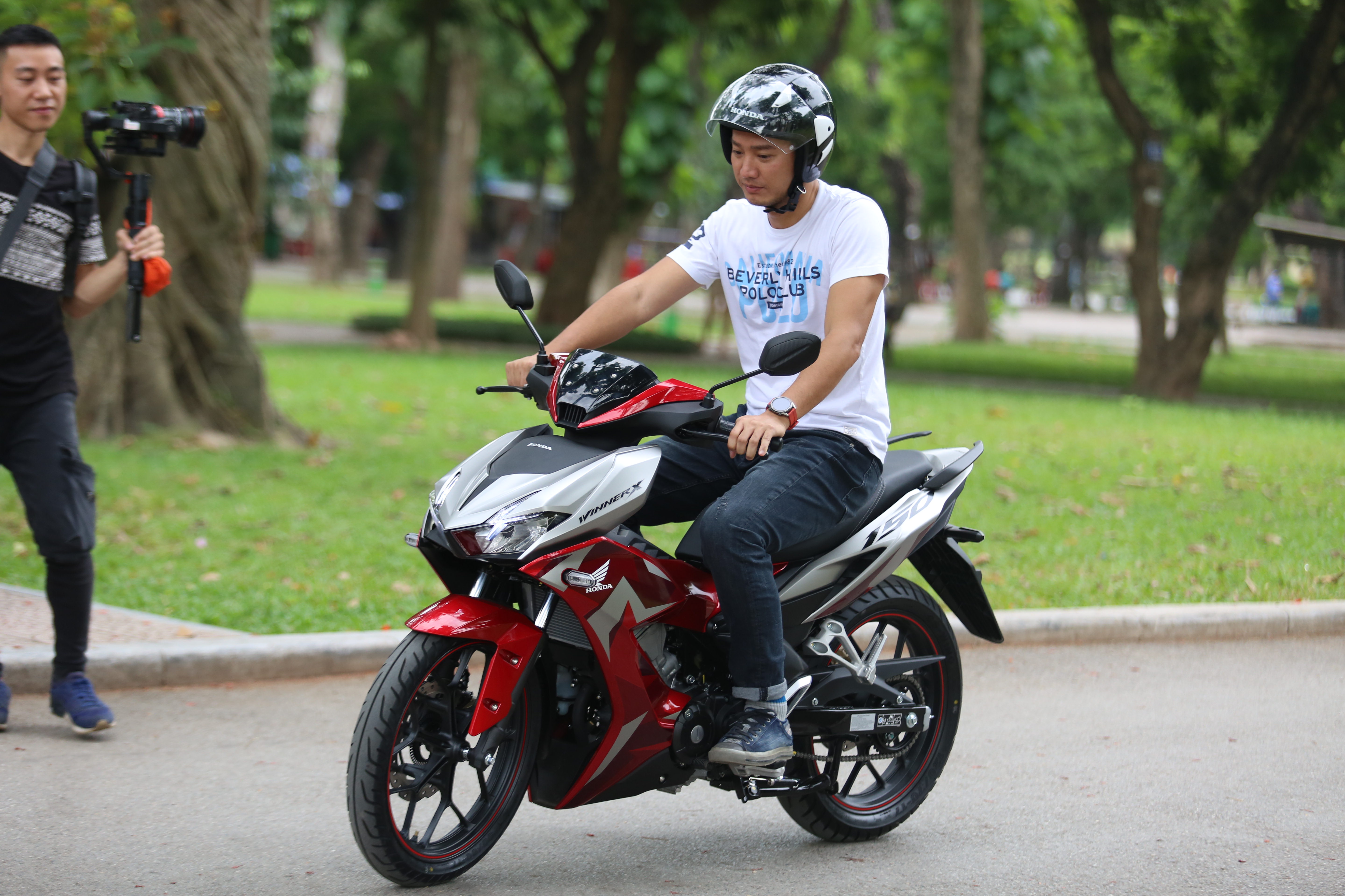 Phóng viên cùng các khán giả được thoải mái đi thử chiếc Winner X mới ra mắt winner x 2019, honda winner x, winner, honda, mua xe winner trả góp 0 đồng, xe winner x, giá xe winner x