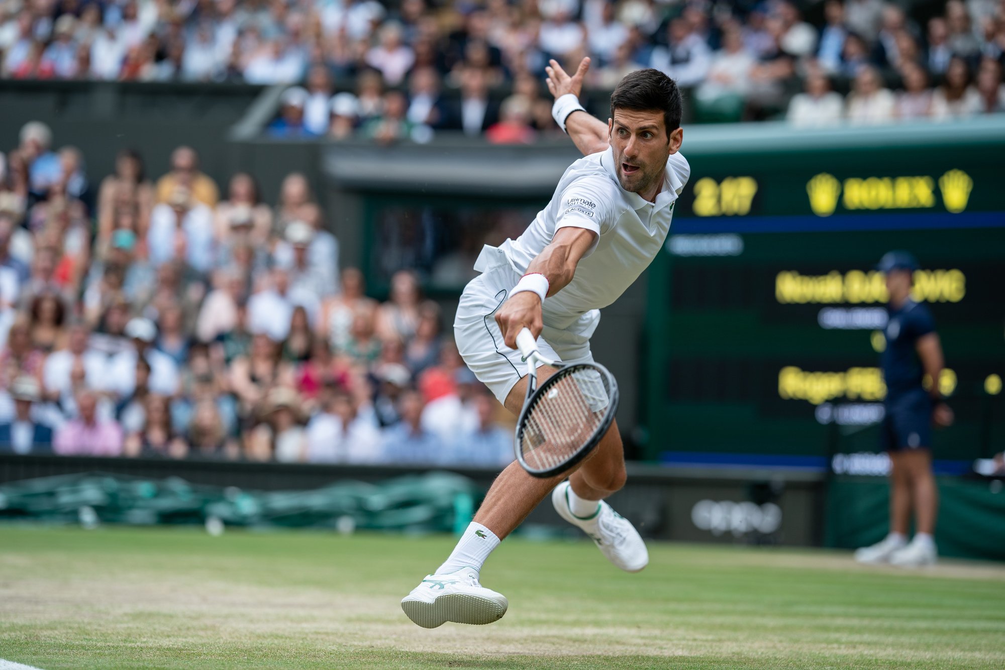 Djokovic thắng loạt tie-break ở set đầu tiên Federer, Djokovic, federer vs djokovic, federer thua, federer thất bại, fererer lặng người, wimbledon