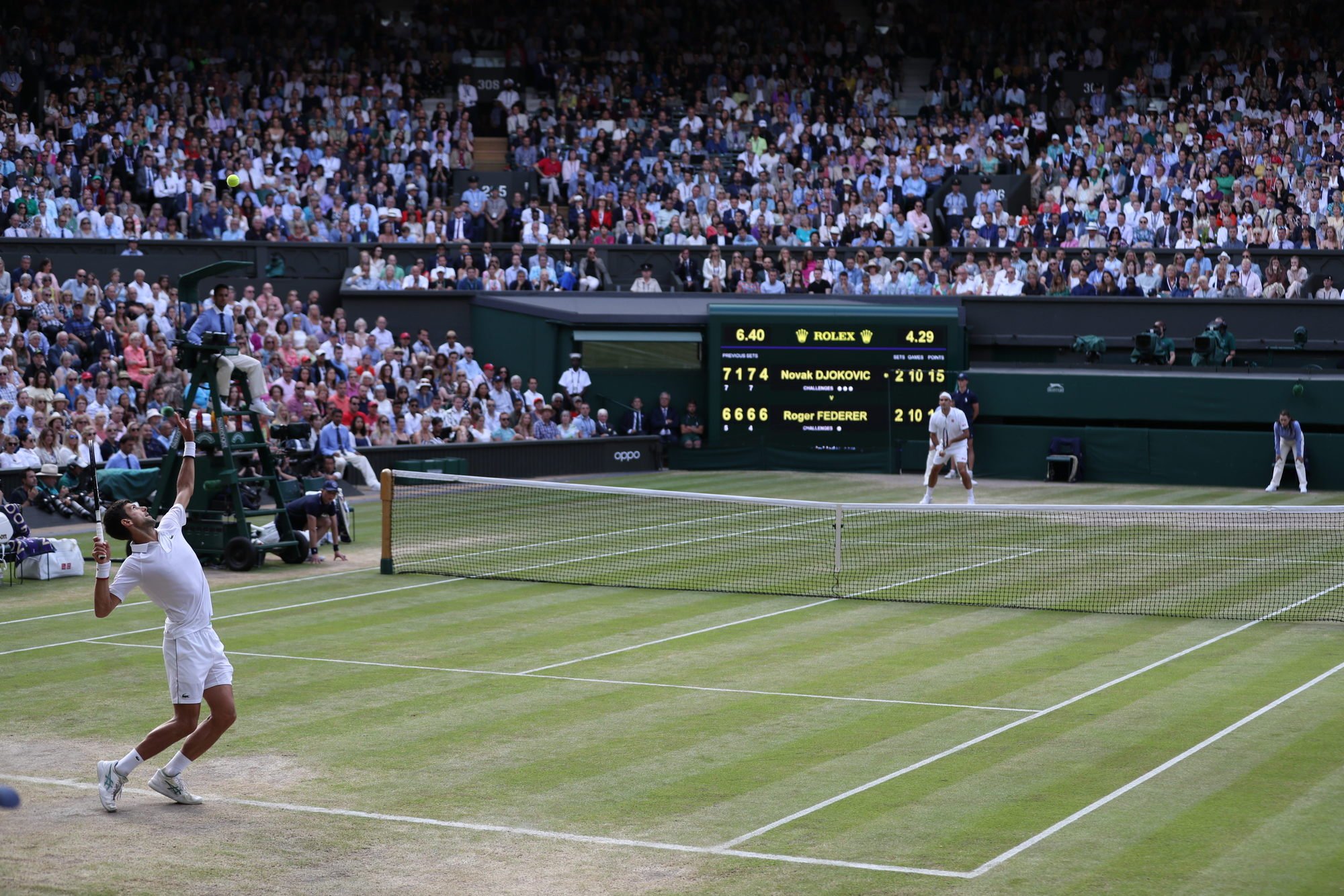 Trận đấu diễn ra vô cùng hấp dẫn Federer, Djokovic, federer vs djokovic, federer thua, federer thất bại, fererer lặng người, wimbledon