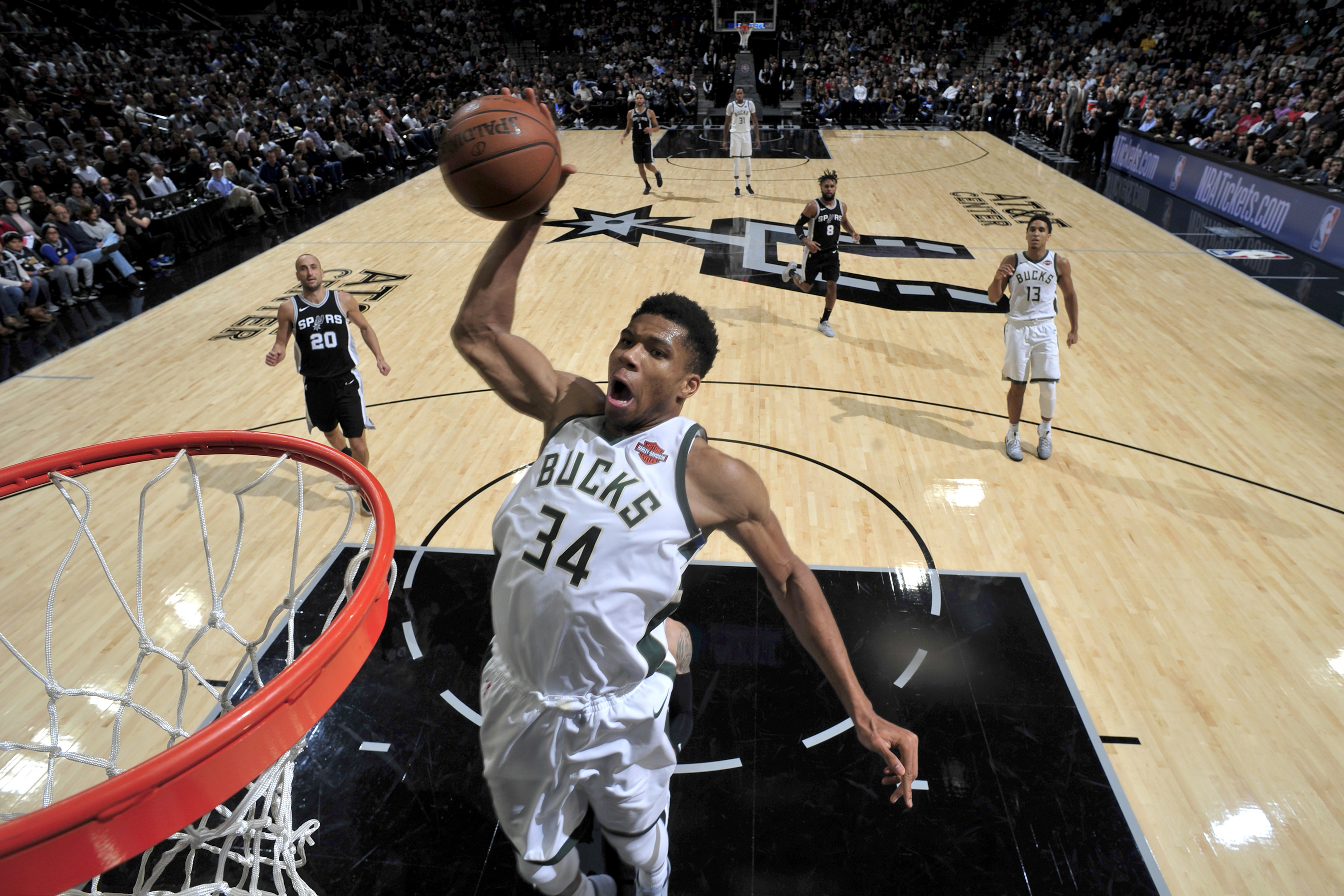 Giannis Antetokounmpo là MVP của NBA mùa trước Chi Pu, Giannis Antetokounmpo, Chi pu Giannis, siêu sao bóng rổ, NBA, chung kết PUBG Mobile, Chi Pu đối đầu siêu sao bóng rổ
