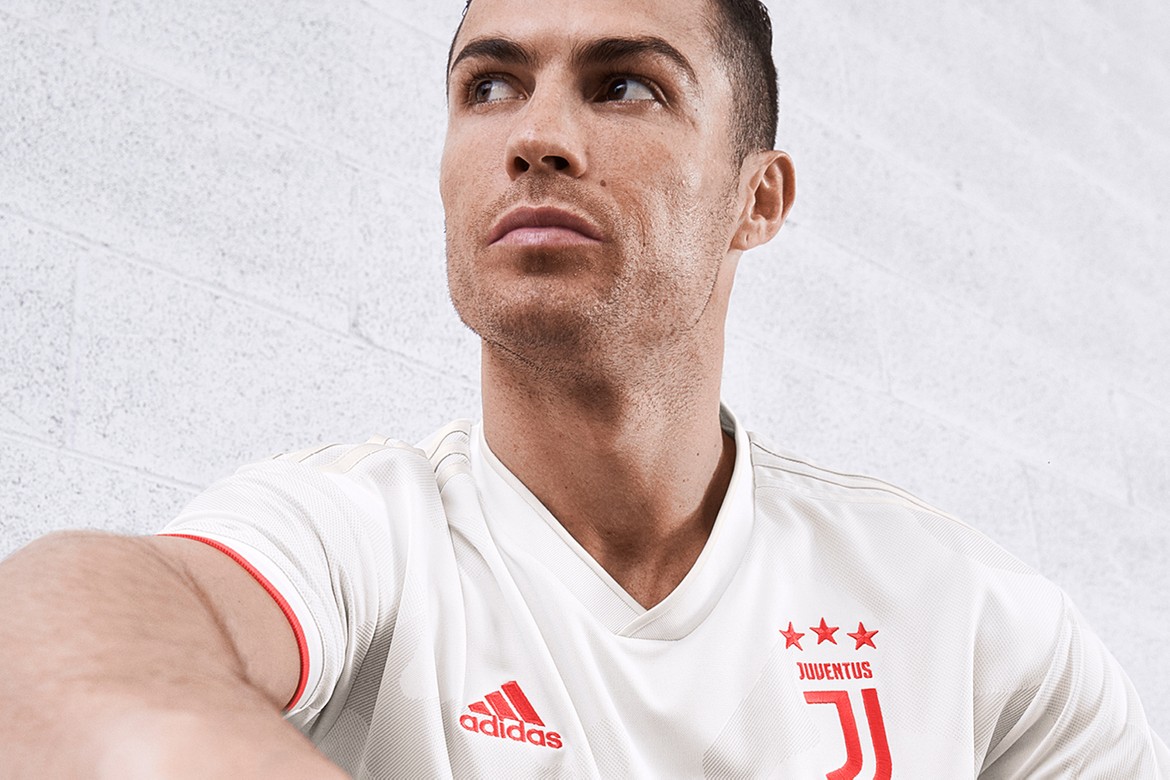 Siêu sao Cristiano Ronaldo ronaldo, juventus ra mắt áo đấu, trung quốc, juventus, cr7, ronaldo trung quốc, cristiano ronaldo