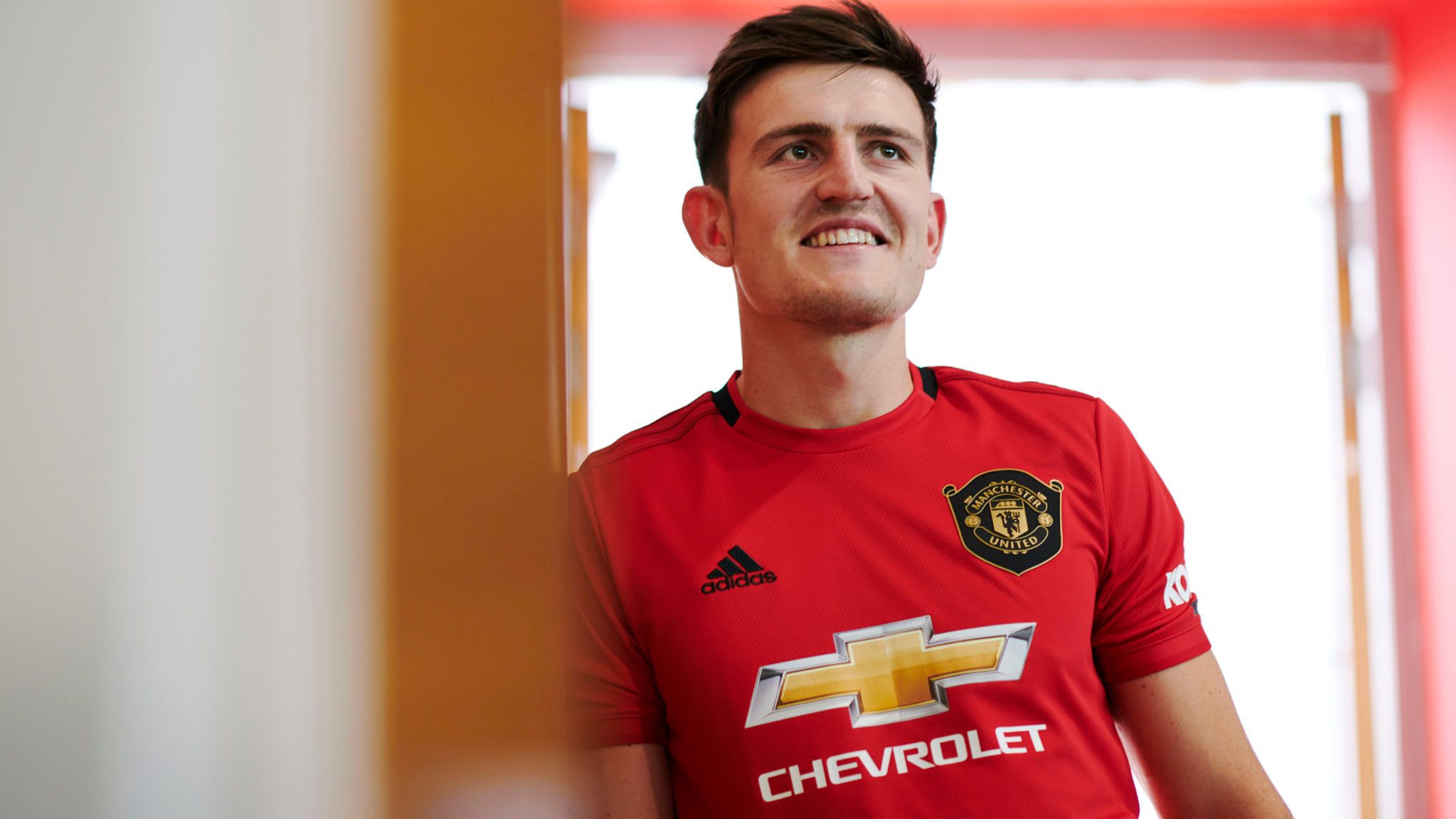 Harry Maguire sẽ đeo áo số 5 của huyền thoại Rio Ferdinand Maguire, MU, số áo của Maguire, Maguire gia nhập Man Utd, Maguire đeo áo số mấy tại MU
