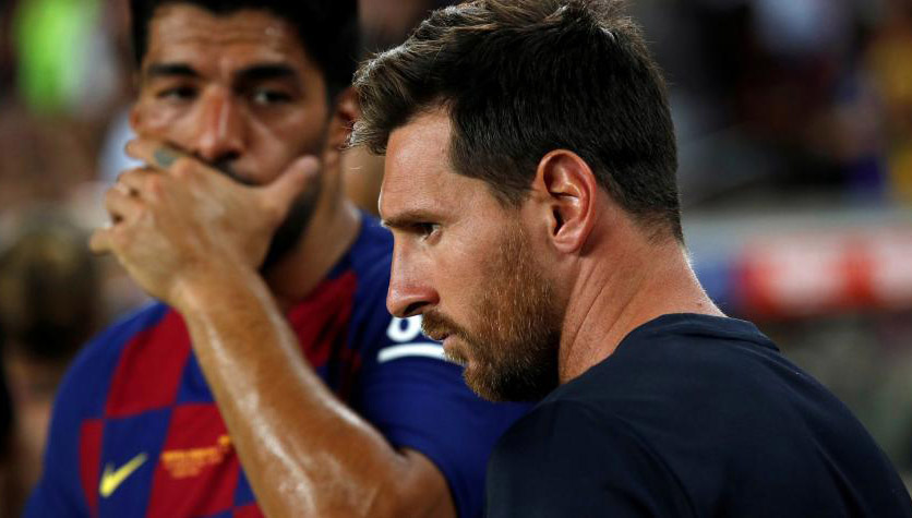 Messi không mấy niềm nở với Griezmann Griezmann, Messi, Barca, Messi từ chối bắt tay Griezmann, Barcelona, Barca gặp Arsenal