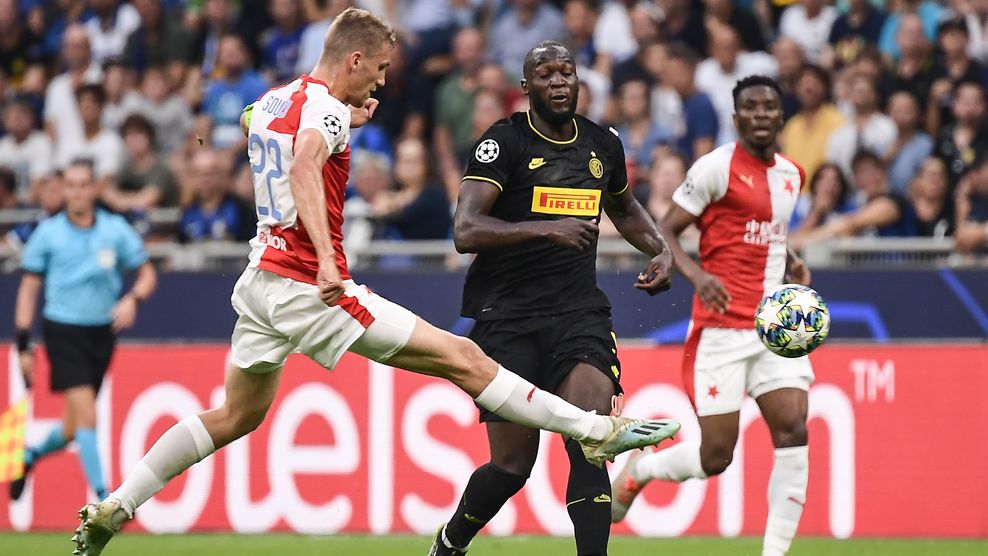 Lukaku chơi nỗ lực trong hiệp 1 nhưng anh chưa thể có bàn thắng. Ảnh: UEFA Trực tiếp Inter vs Slavia, trực tiếp Cúp C1, Trực tiếp Champions League, Inter vs Slavia, Inter, Slavia, link xem Inter vs Slavia