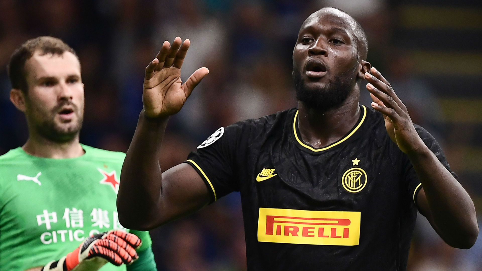 Lukaku suýt đánh nhau với đồng đội. Ảnh: Goal Inter, Lukaku, Cúp C1, Inter vs Slavia, Inter Milan, Brozovic, Lukaku đánh nhau, Lukaku tẩn đồng đội