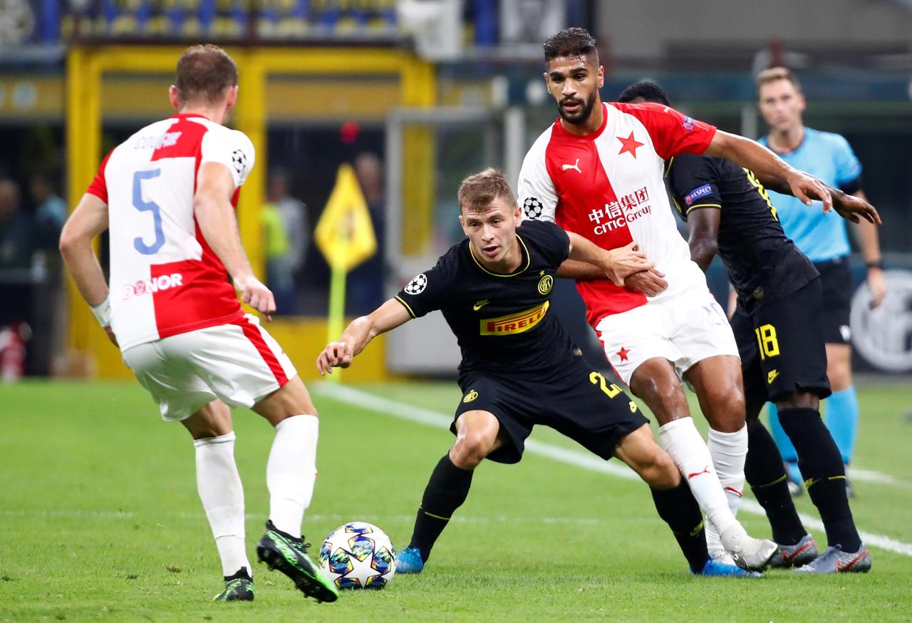 Inter gây thất vọng ở trận mở màn Cúp C1. Ảnh: Reuters Inter, Lukaku, Cúp C1, Inter vs Slavia, Inter Milan, Brozovic, Lukaku đánh nhau, Lukaku tẩn đồng đội