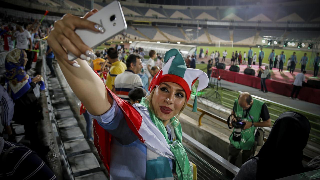 Phụ nữ Iran phải được phép vào sân vận động bóng đá. Ảnh: Internet vòng loại World Cup 2022, Iran, FIFA, cấm phụ nữ xem bóng đá, World Cup 2022