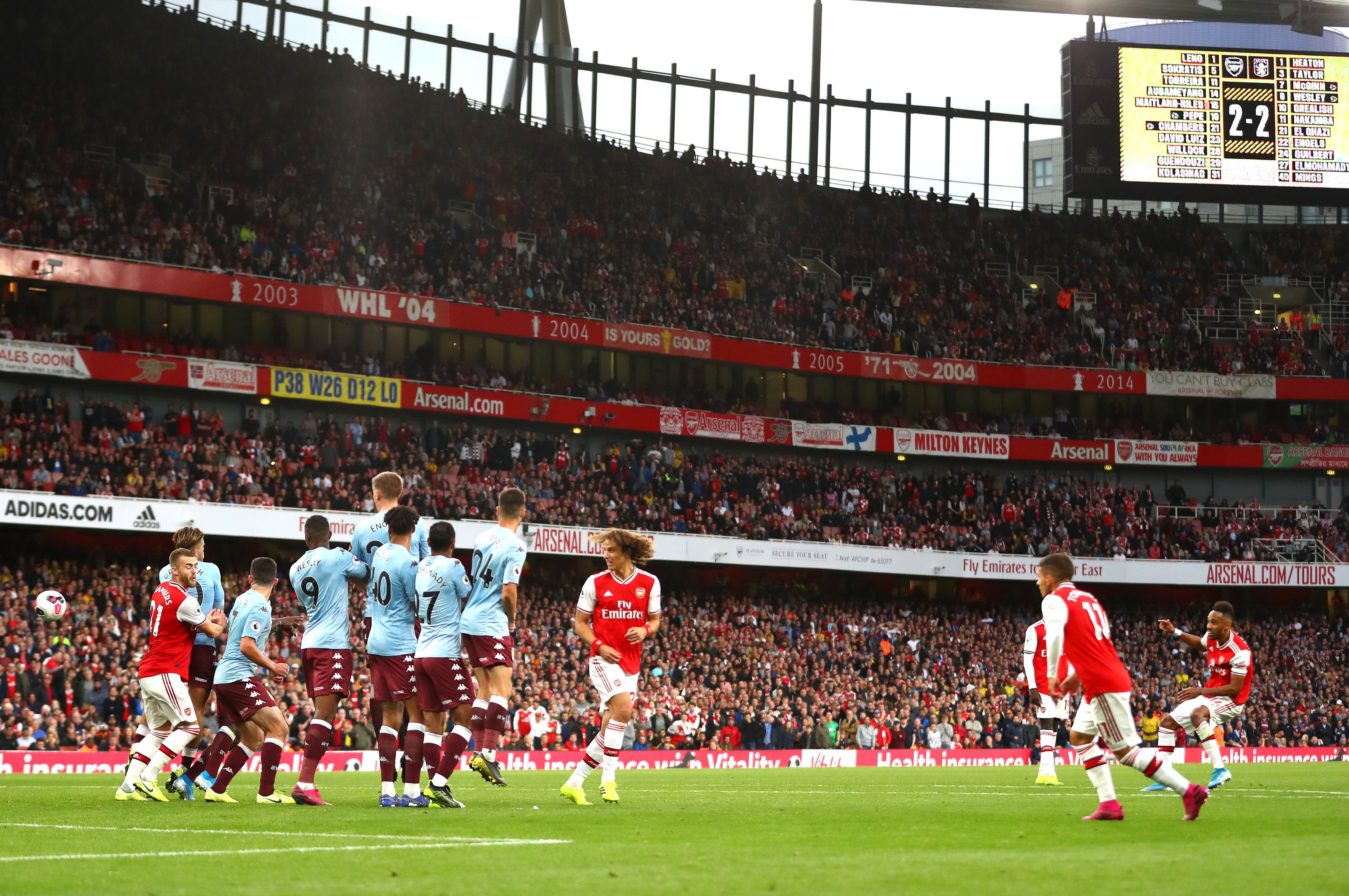 Siêu phẩm đá phạt của Aubameyang. Ảnh: Arsenal Kết quả Arsenal vs Aston Villa, kết quả Ngoại hạng Anh, Arsenal vs Aston Villa, Arsenal, Aston Villa, Ngoại hạng Anh