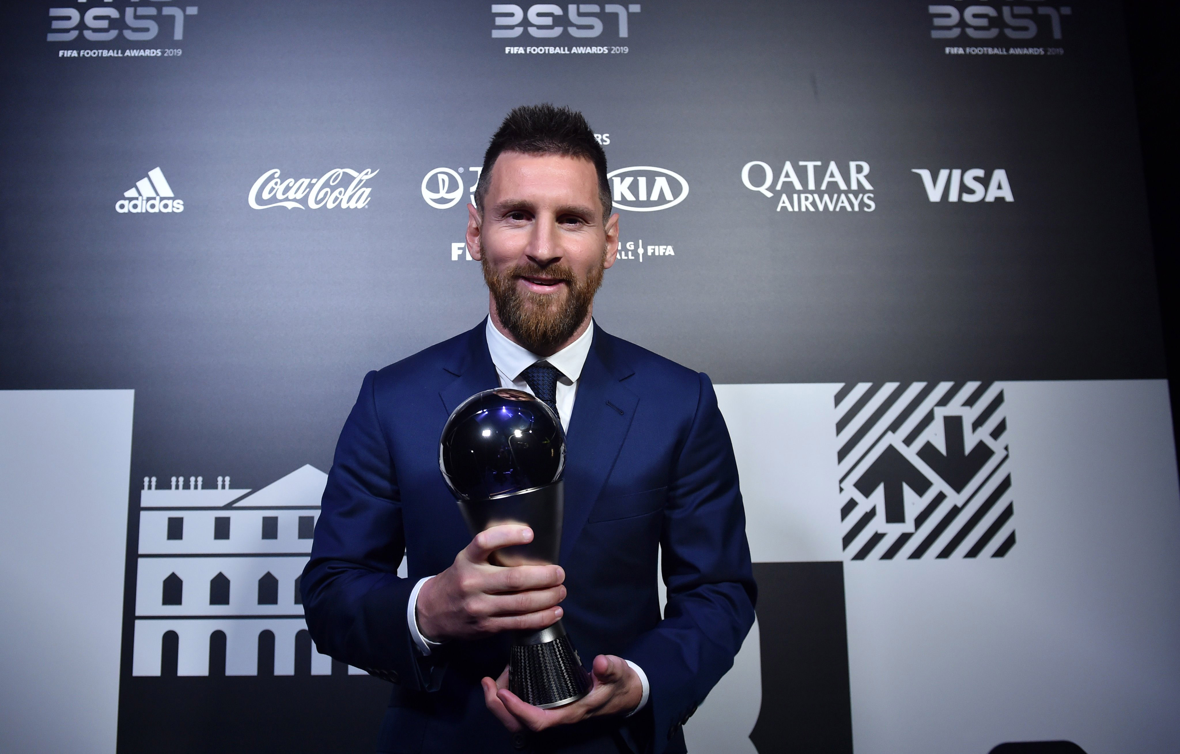 Ronaldo ở đâu, làm gì khi Messi ẵm giải The Best?