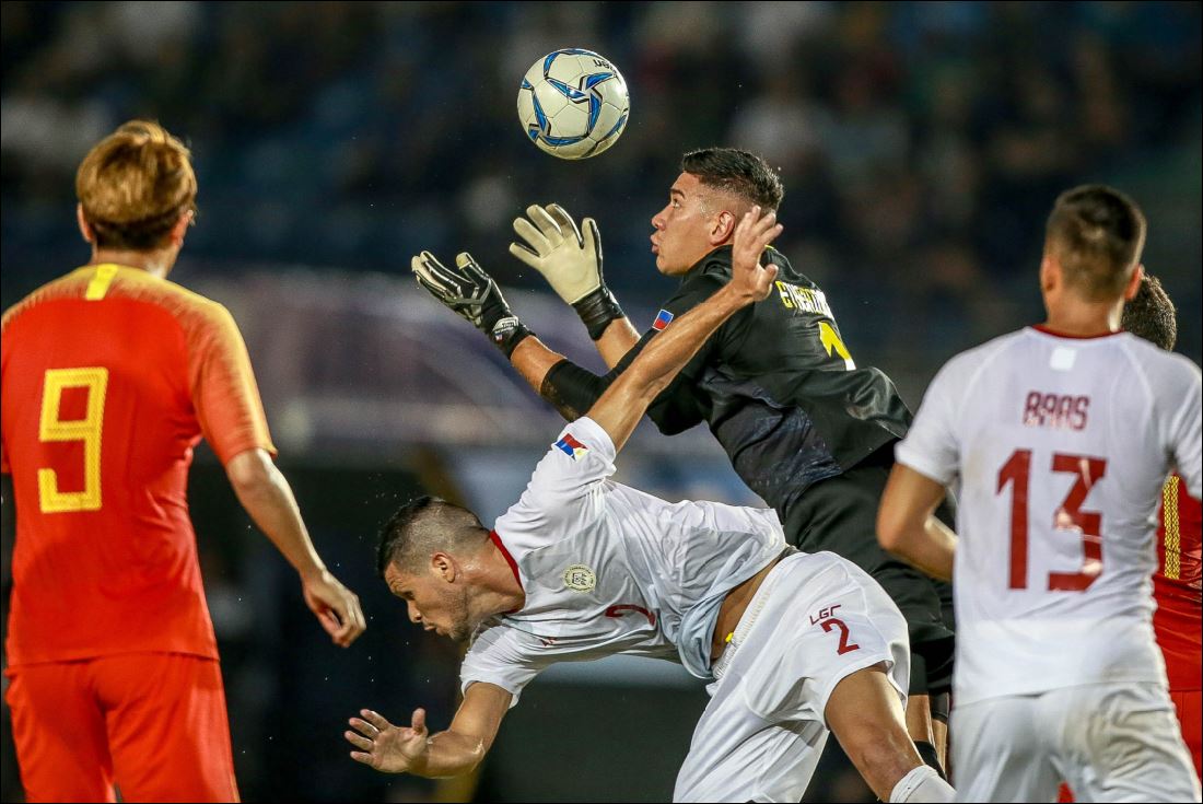 Thủ thành Etheridge góp công lớn giúp Philippines cầm hòa Trung Quốc. Ảnh: Internet Vòng loại World Cup 2022, VL World Cup, Philippines, Philippines gọi sao châu Âu, Etheridge, Trung Quốc