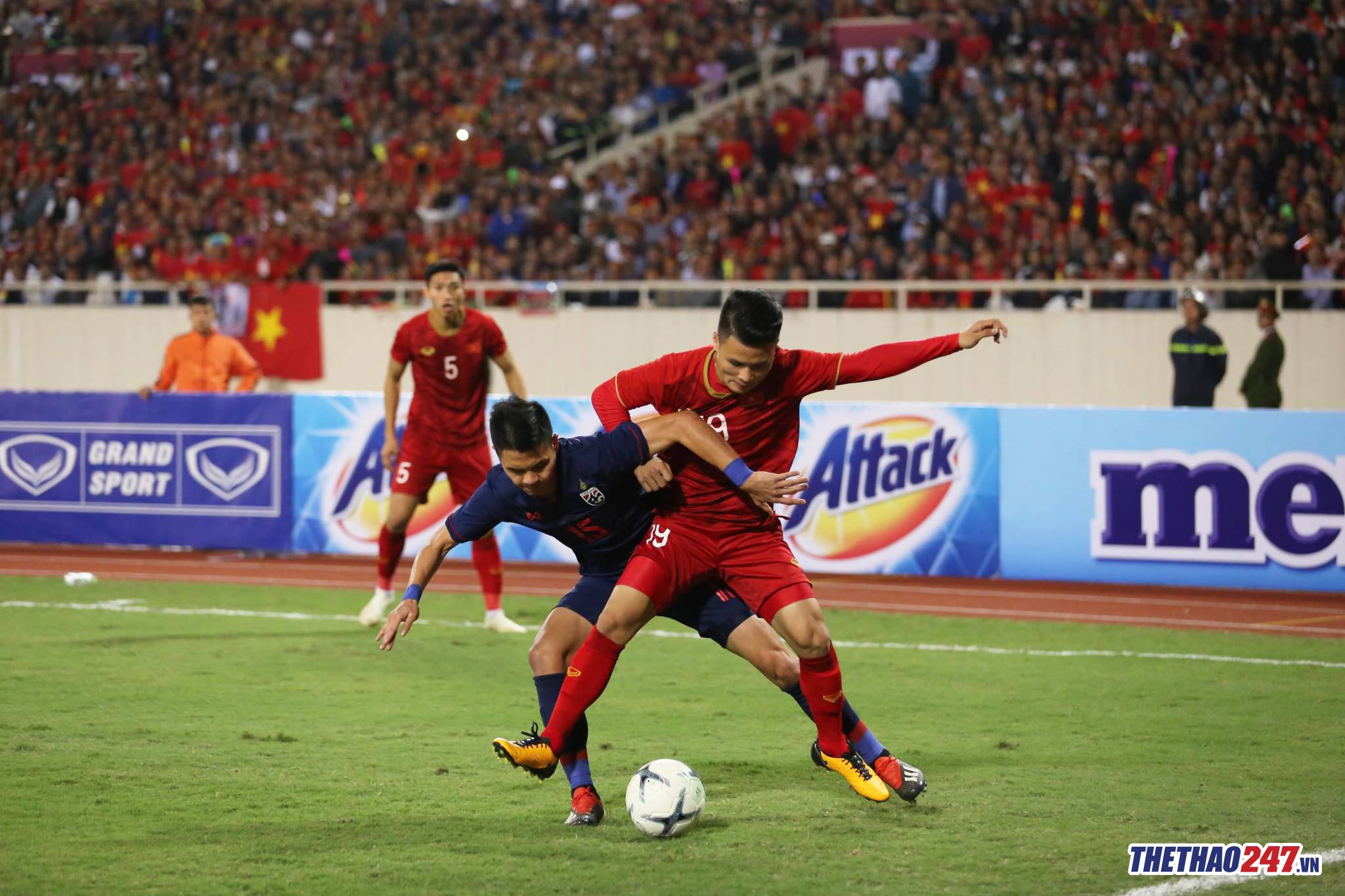 Việt Nam và Thái Lan cầm chân nhau tại Mỹ Đình. Ảnh: Văn Hải Vòng loại World Cup 2022, VL World Cup, CĐV tranh cãi dữ dội, Việt Nam vs Thái Lan, Malaysia vs Indonesia, Syria