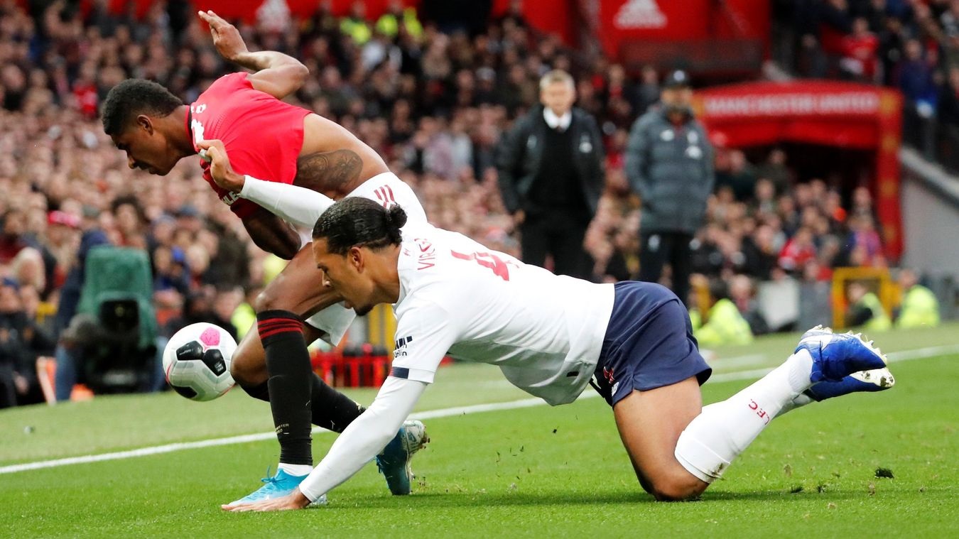 Liverpool đã gặp vô vàn khó khăn trước MU ở trận lượt đi. Ảnh: Internet liverpool vs mu
