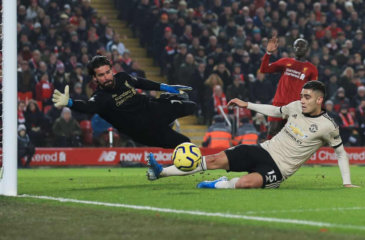 Pereira bỏ lỡ cơ hội. Ảnh: The Guardian liverpool vs mu
