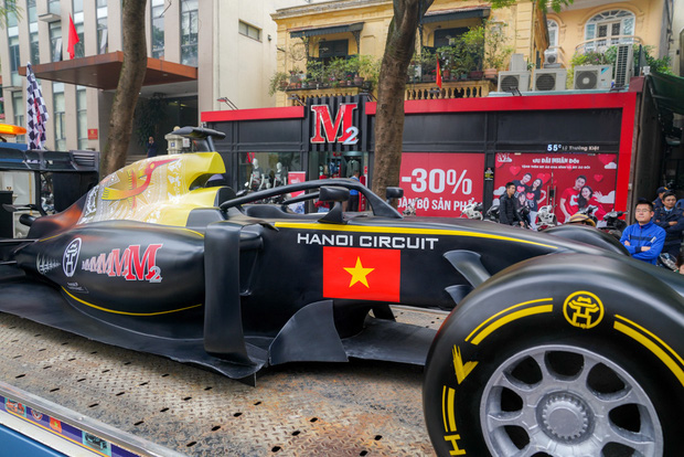 Cận cảnh xe F1 mô hình như thật made in Vietnam
