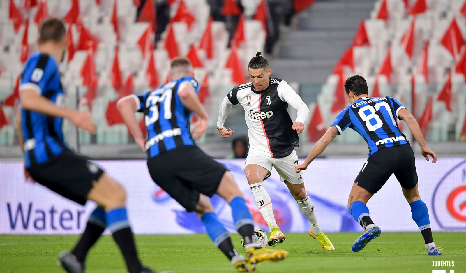 Thế trận giằng co diễn ra trong hiệp 1. Ảnh: Juventus juventus vs inter