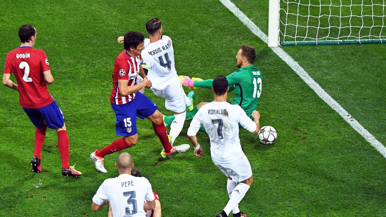 Ramos mở tỷ số cho Real Madrid trong tư thế việt vị (Ảnh: Internet) ramos