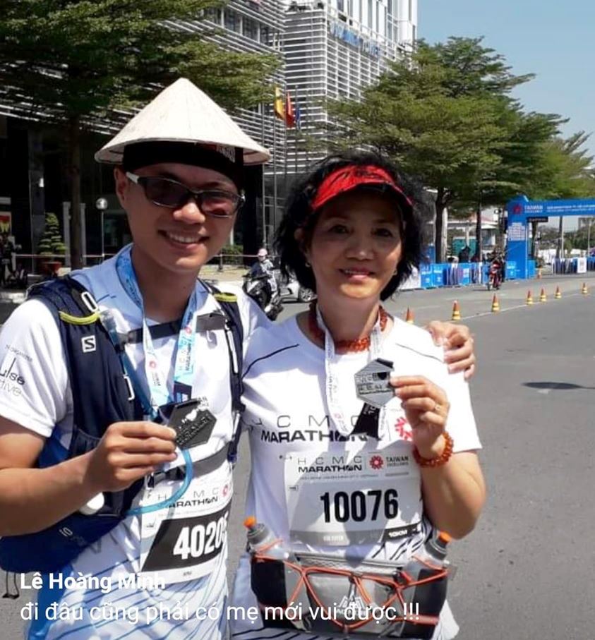 Mẹ con anh Minh luôn đồng hành cùng nhau tại các giải chạy bộ