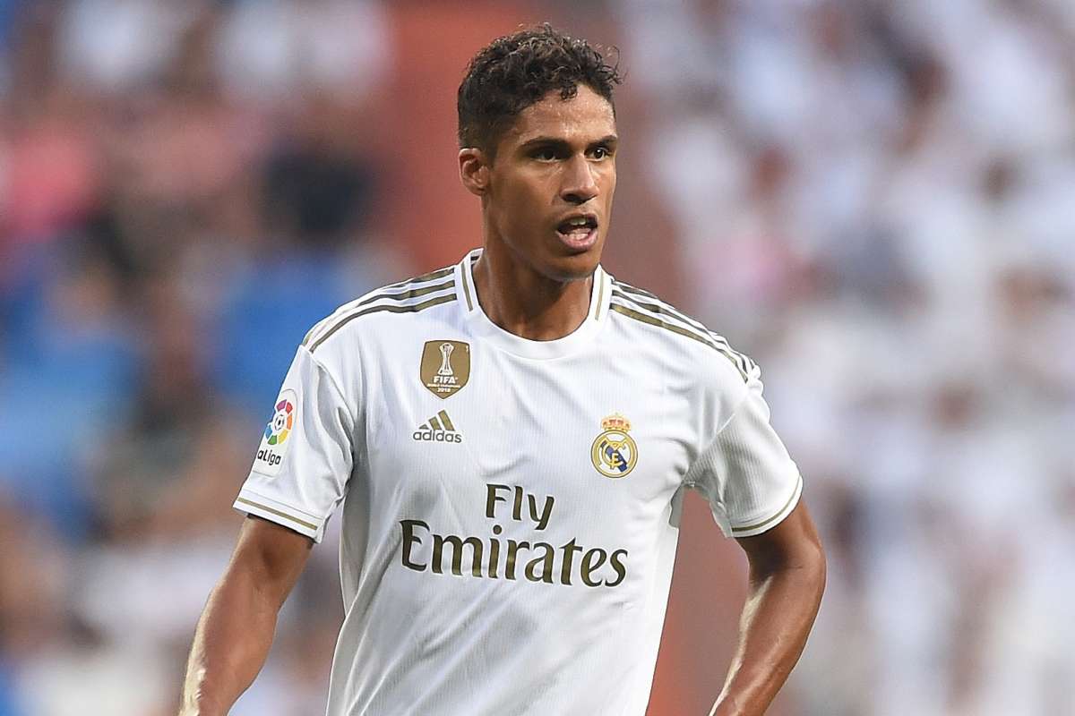 Varane liên tục mắc sai lầm khi thiếu đối tác bên cạnh là Ramos (Ảnh: Internet)