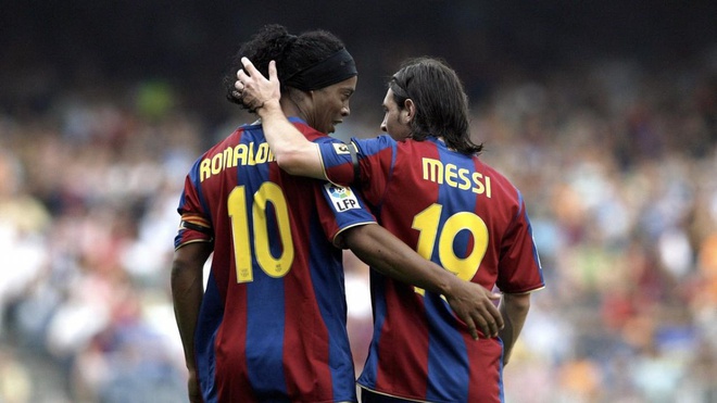 Ronaldinho là tiền bối của Messi. Ảnh: Marca ronaldinho messi