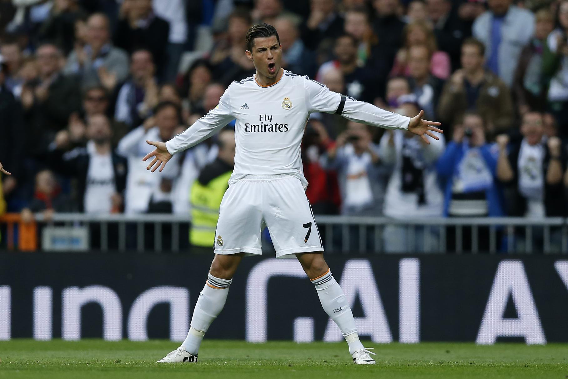 Màn ăn mừng ngạo nghễ của CR7. Ảnh: Marca an mung ban thang