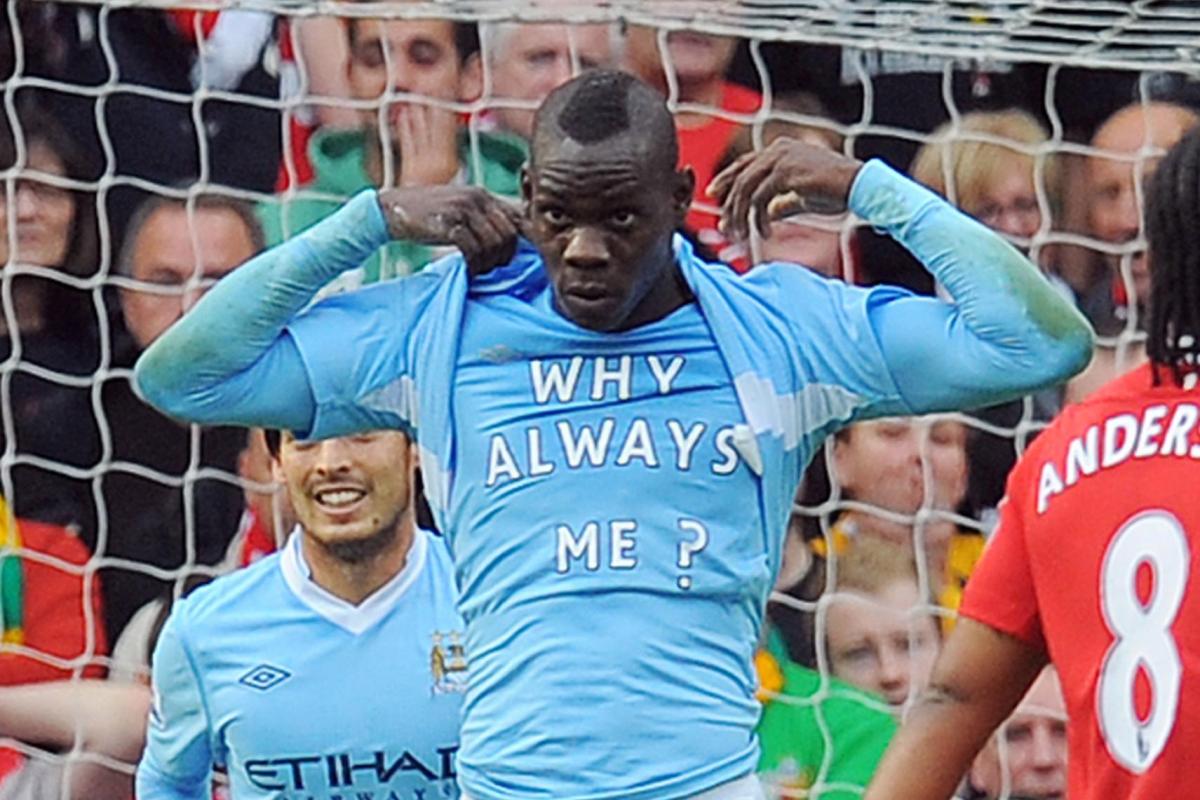 Pha ăn mừng ấn tượng của Balotelli. Ảnh: Marca an mung ban thang