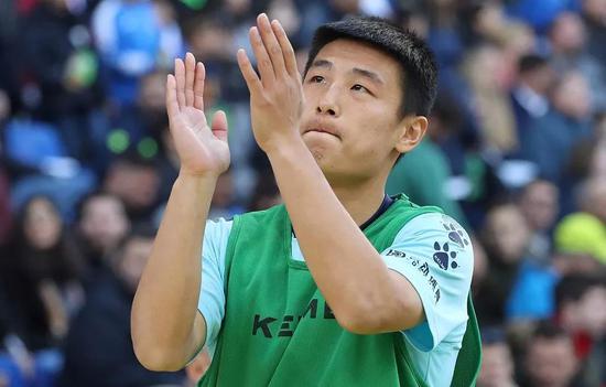 Wu Lei đang không được trọng dụng. Ảnh: Sina wu lei du bi