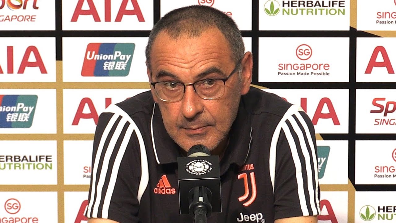 HLV Sarri đang juve messi