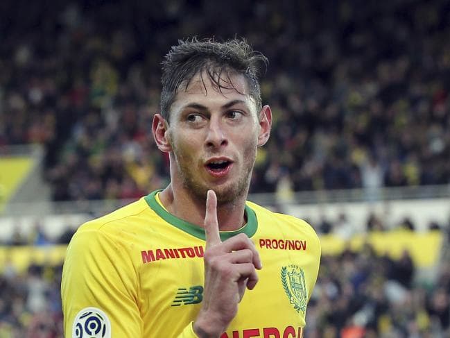 Emiliano Sala qua đời trước khi có thể chơi trận đầu tiên cho Cardiff City Sala, Sala mất tích, Sala qua đời, Hợp đồng kỷ lục Cardiff, Máy bay chở Sala mất tích, Cardiff City, Nantes