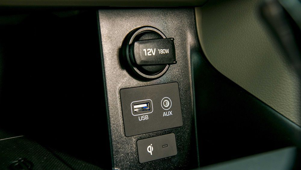 Cổng kết nối USB và AUX trên xe Hyundai Elantra 2020