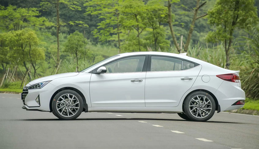 Phần thân xe Huyndai Elantra 2020