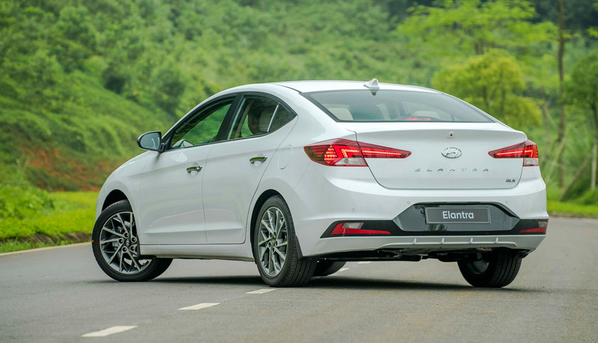 Phần đuôi xe Hyundai Elantra 2020
