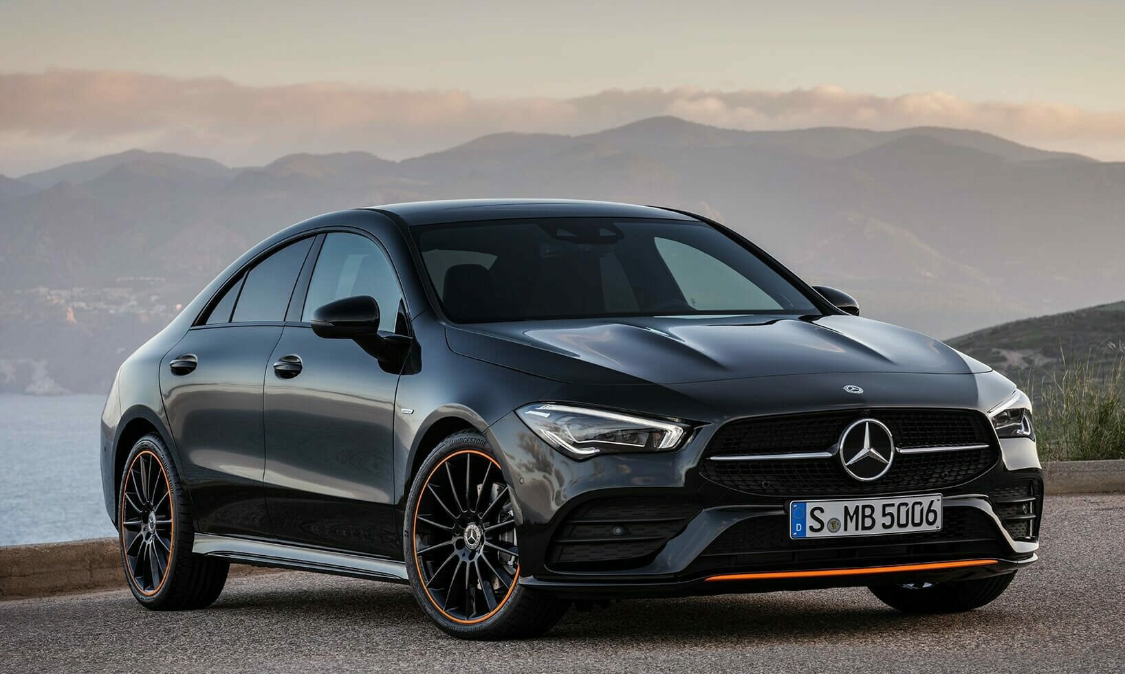 Mercedes C300 AMG 2020: Giá bán, thông số kỹ thuật, đánh giá xe