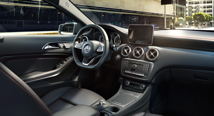 Chi tiết giá xe Mercedes A250 2020 lăn bánh, đánh giá nội ngoại thất, thông số kỹ thuật xe và khả năng vận hành.