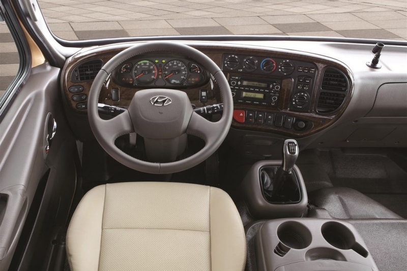 Hyundai New County có mức giá công bố là 1,395 tỷ đồng Hyundai New County có mức giá công bố là 1,395 tỷ đồng