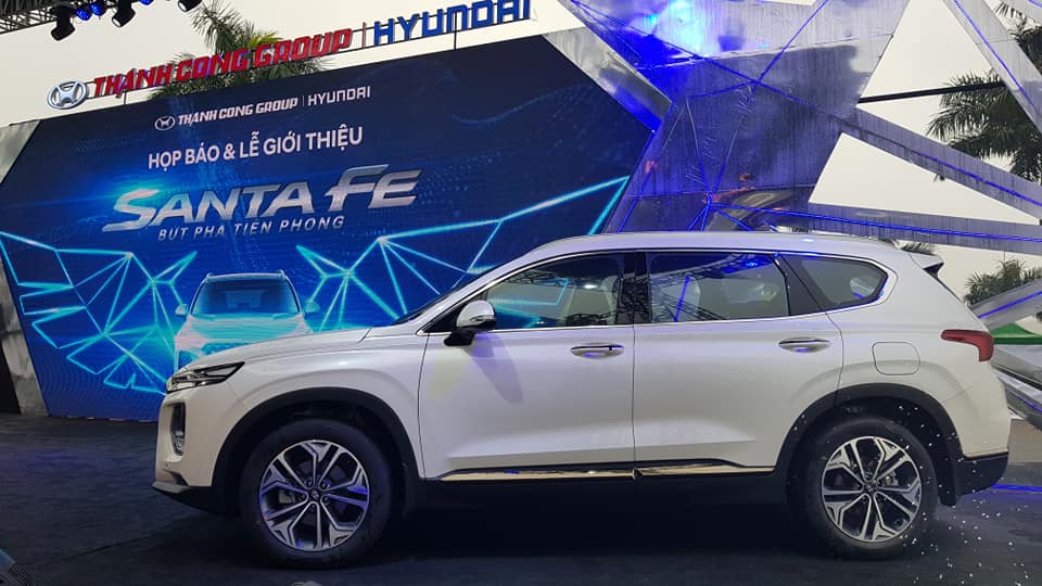 Hyundai Santa Fe 2019 chính thức "hạ nhiệt" sau một tháng ra mắtfdf