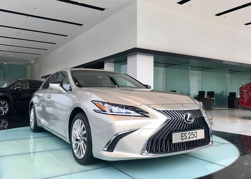 Chi tiết Lexus LS 250 2019 tại đại lý, giá đắt nhất phân khúc