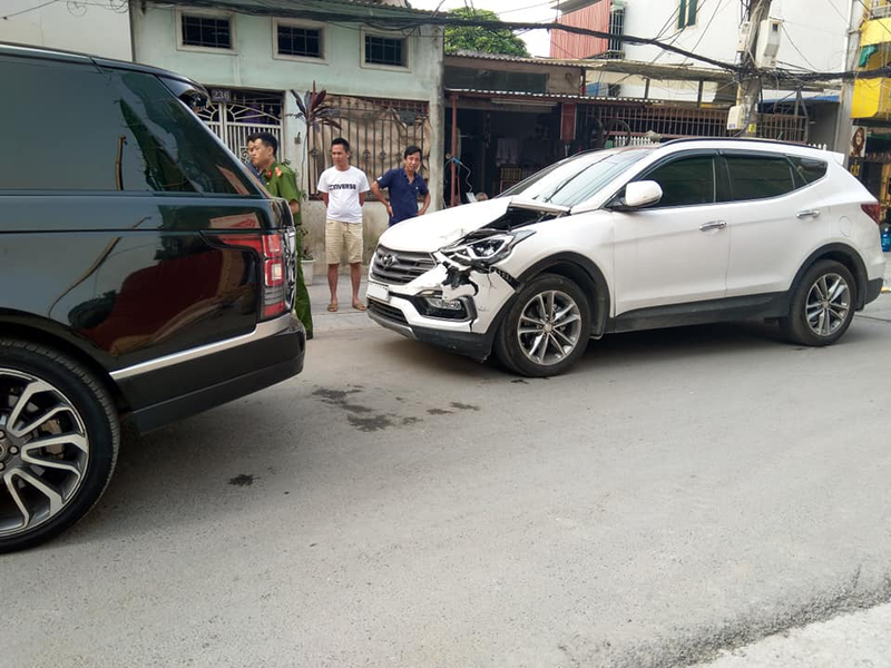 Hyundai Santa Fe reaches Range Rover in traffic accident, Hyundai Santa Fe, Range Rover,