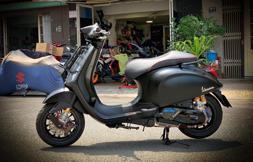 Vespa Sprint Notte độ, Vespa Sprint độ 200 triệu đồng, Vespa Sprint Notte độ tại Sài Gòn,