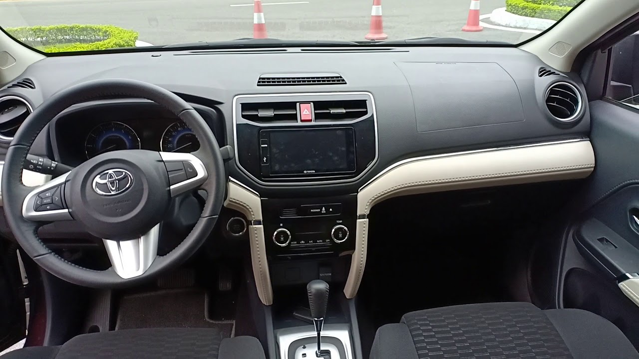 Nội thất và hệ thống thông tin giải trí trên xe Toyota Rush