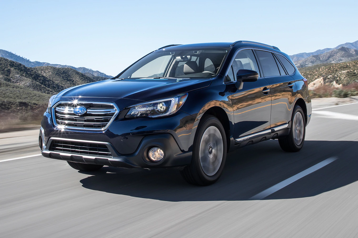 Subaru Outback 2019 sở hữu vẻ ngoài đẹp mắt, trẻ trung với các đường nét thể thao, năng động bang gia xe o to subaru 2019 tai dai ly