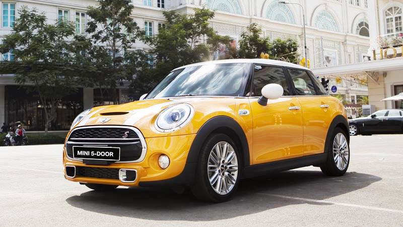 Ngoại thất của MINI Cooper 5 cửa khá độc đáo và cá tính so với các mẫu xe hiện hành bang gia xe o to Mini Cooper 2019 tai dai ly