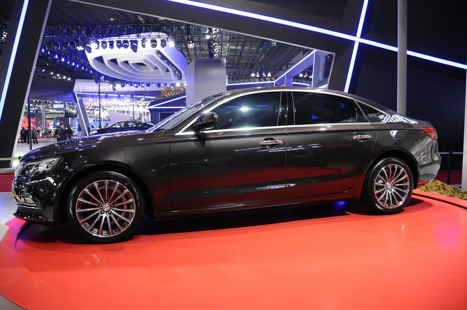 Zotye Z700 mang đậm dáng vẻ bề thế, lịch lãm của một chiếc xe dành cho doanh nhân Bảng giá ô tô Zotye,giá ô tô Zotye,giá xe Zotye,giá xe Zotye Z8,giá xe Zotye T700,giá xe Zotye T800,giá xe Zotye Z3,giá xe Zotye T300,giá xe Zotye Z300,giá xe Zotye Z500,giá xe Zotye Z700,bảng giá xe Zotye