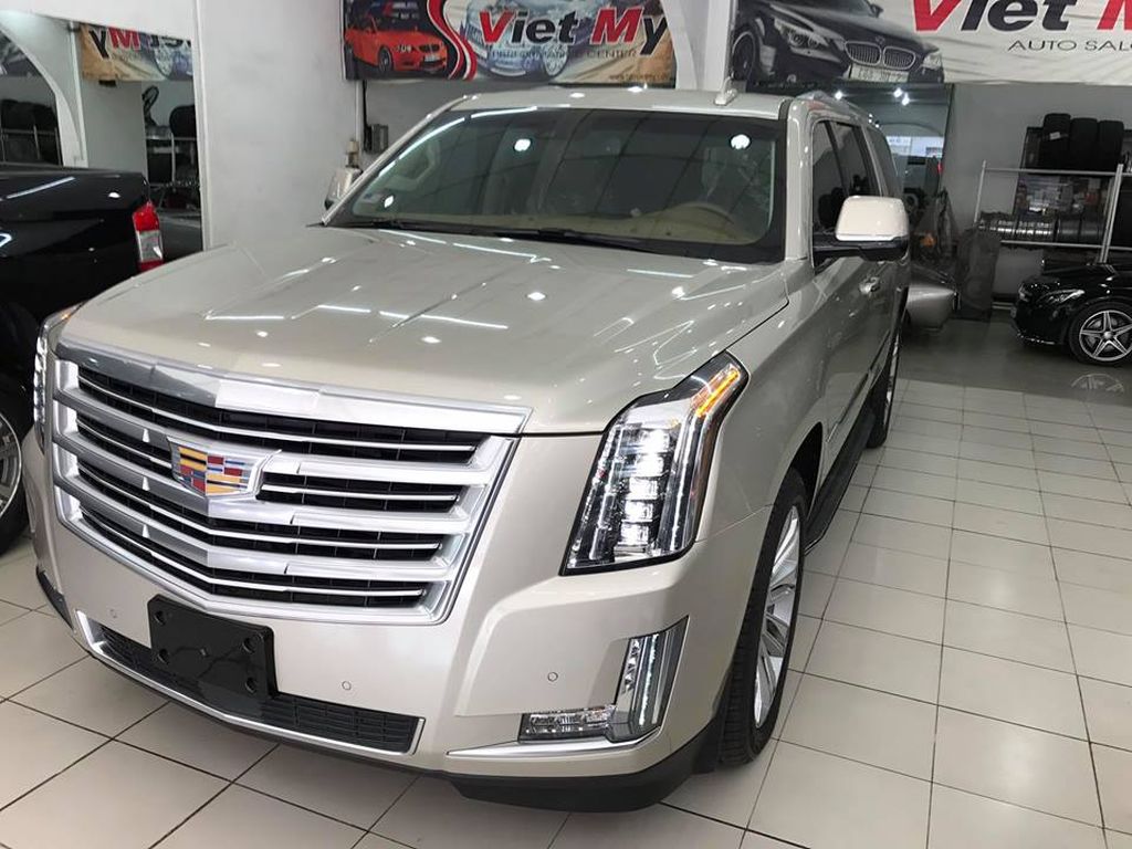 Cadillac Escalade phiên bản mới có thiết hầm hố và mạnh mẽ hơn bang gia xe o to cadillac moi nhat tai dai ly