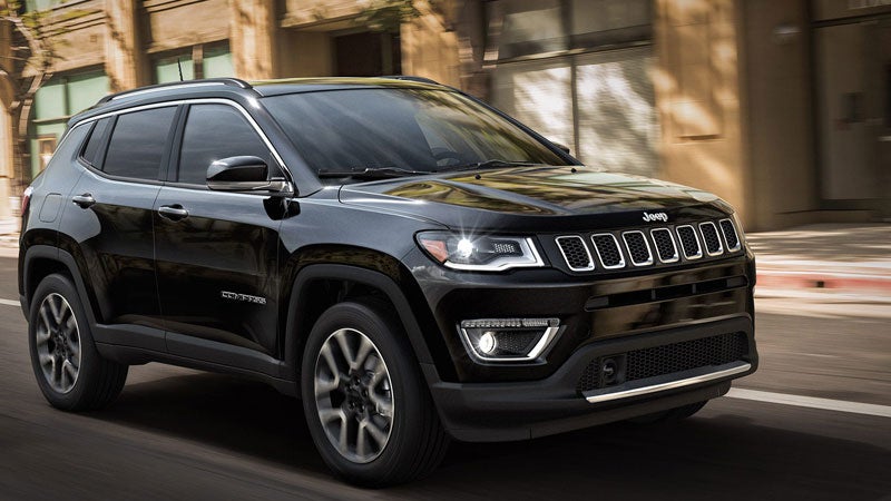 Jeep Compass 2018 là một mẫu crossover SUV sở hữu khả năng off-road ấn tượng với khoang cabin bắt mắt bang gia xe jeep tai dai ly, gia xe jeep compass