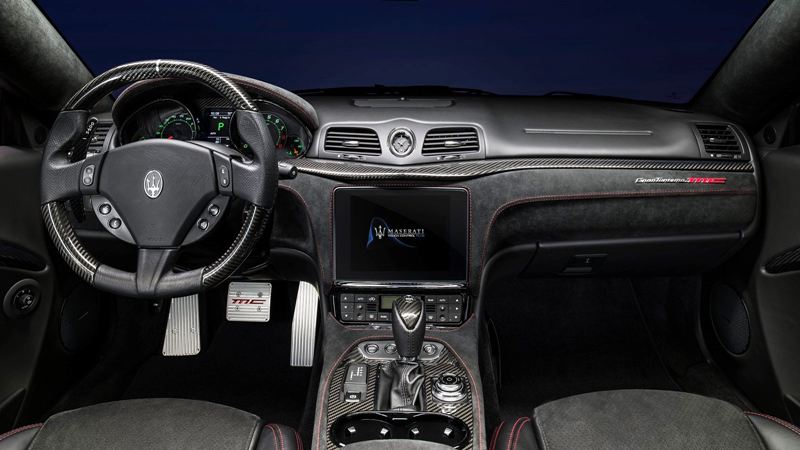 Không gian bên trong Maserati Granturismo khá thoải mái và sang trọng nhờ sử dụng da cao cấp và sợi carbon bảng giá xe Maserati,giá xe Maserati,giá xe Maserati Levante,giá xe Maserati Ghibli,giá xe Maserati Granturismo,giá xe Maserati Quattroporte,giá xe Maserati GranCabrio,giá xe Maserati tại Việt Nam,bảng giá xe Maserati tại Việt Nam