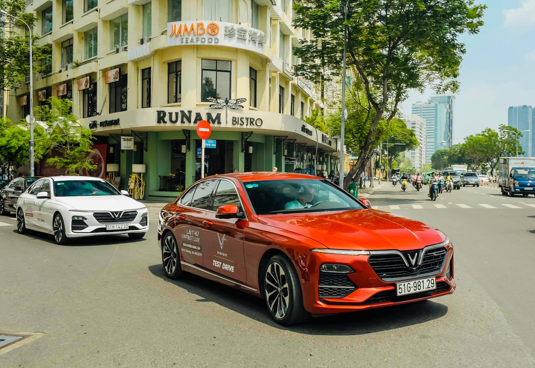 Xe VinFast Lux tăng từ 100-120 triệu đồng so với tháng 5.
